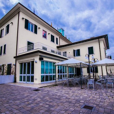 Hotel Butterfly Torre del Lago Puccini Exterior photo