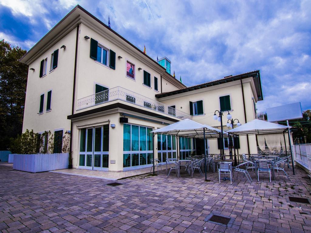 Hotel Butterfly Torre del Lago Puccini Exterior photo